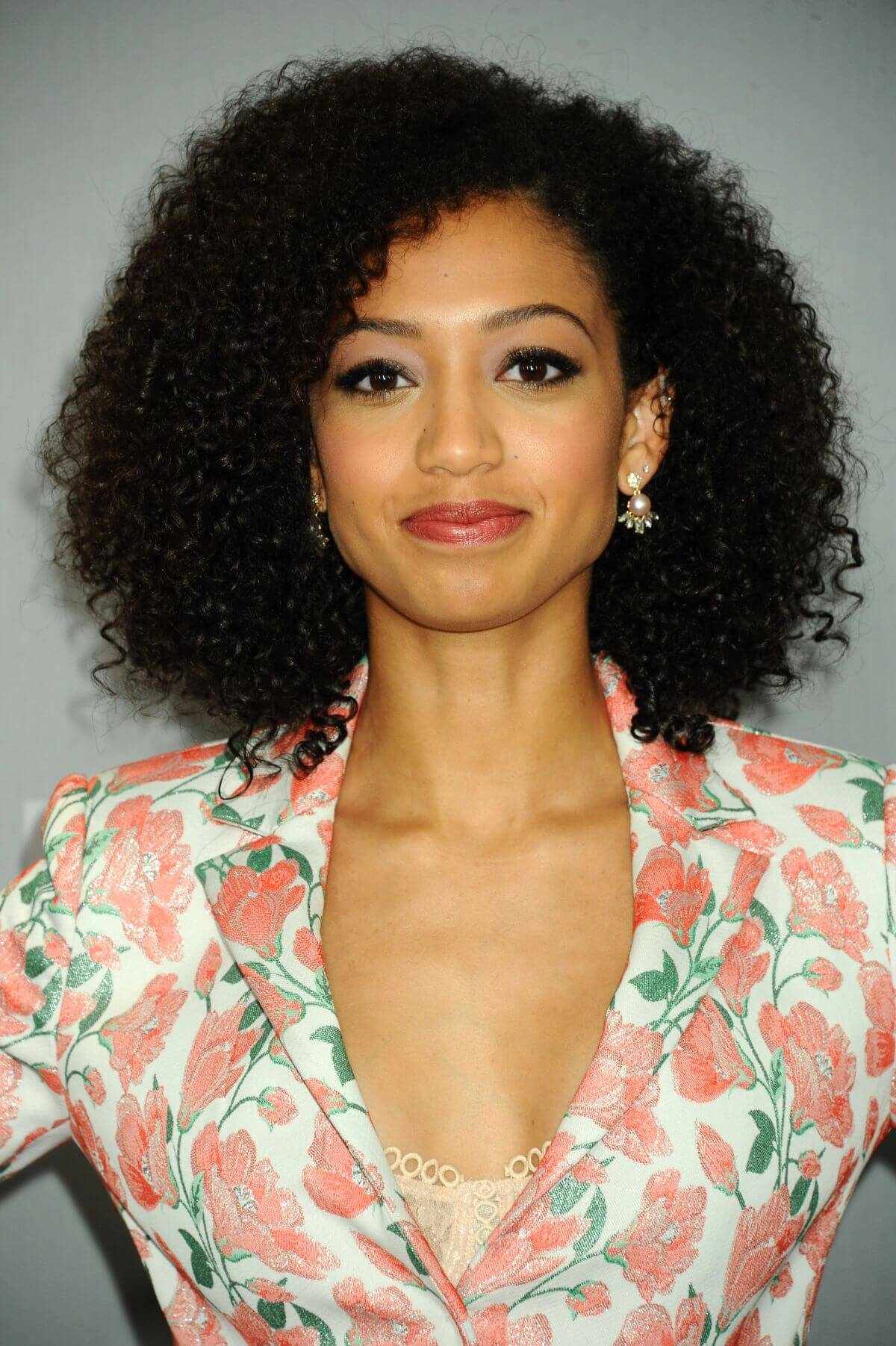 Samantha Logan Biography, Wiki, Height, Age, Hight, Net Worth Boyfriend