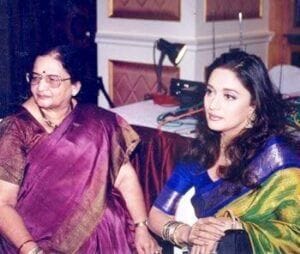 Madhuri-Dixit-with-mother
