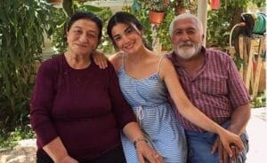 Ozge-Yagiz-with-mother-and-father