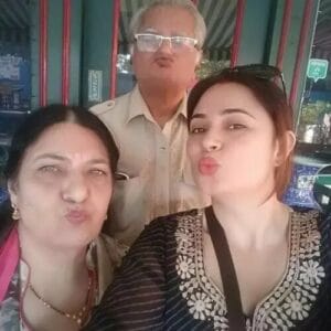 Shalini_Kapoo_with r_har_Parents